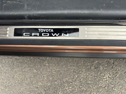 Used 2025 Toyota Crown Signia w/ Advanced Technology Package image 20