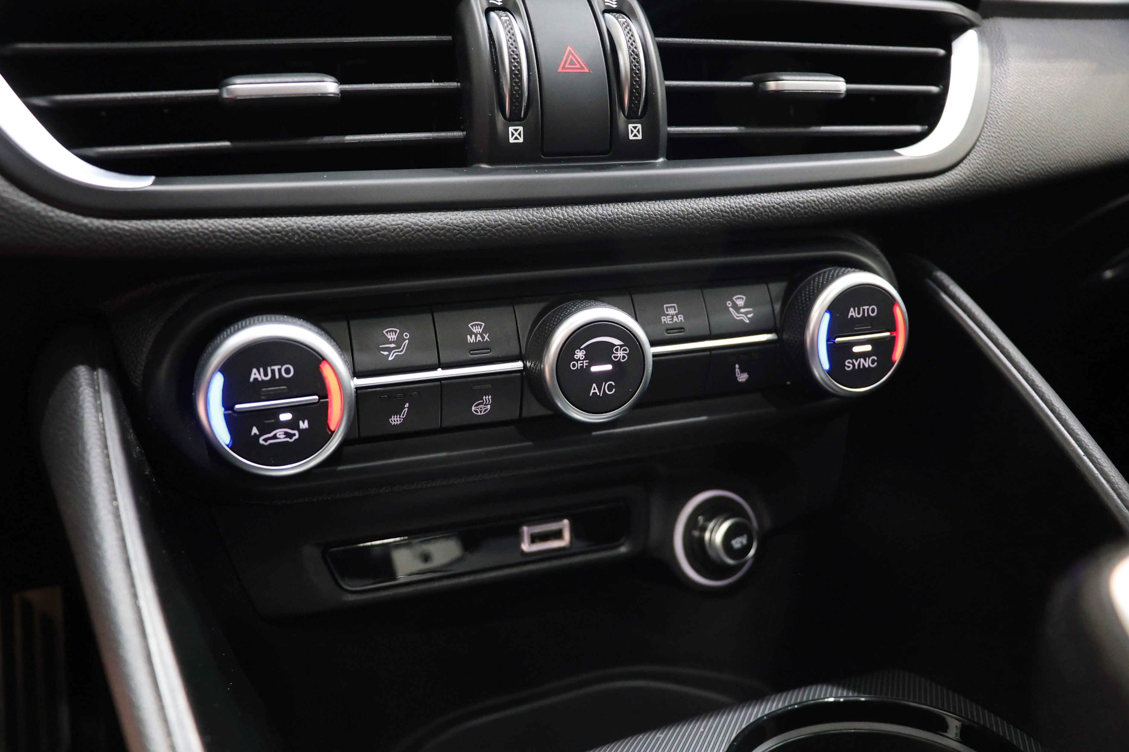 Certified 2023 Alfa Romeo Giulia Veloce AWD/4WD image 25