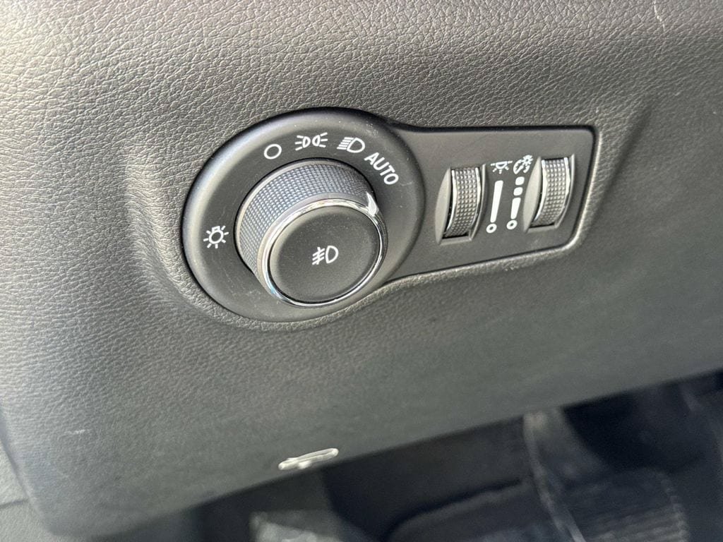 Used 2025 Jeep Compass Limited AWD/4WD image 32