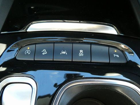 Certified 2023 Buick Envision Essence image 25