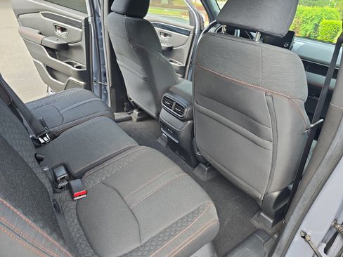 Used 2025 Honda Pilot Sport image 11