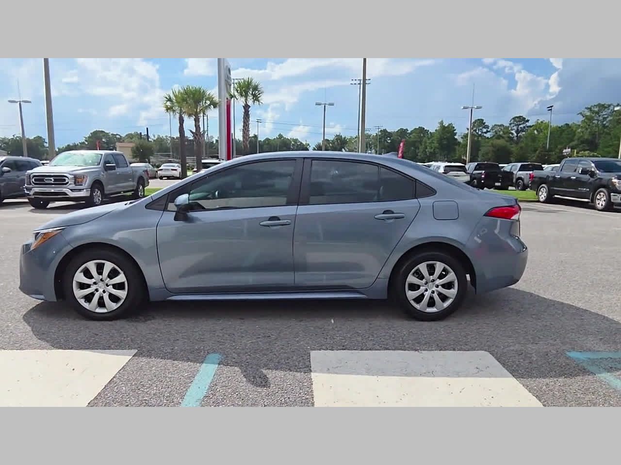 Used 2025 Toyota Corolla LE FWD image 27