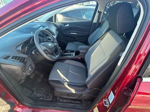 Used 2017 Ford Escape SE w/ Equipment Group 201A FWD image 3