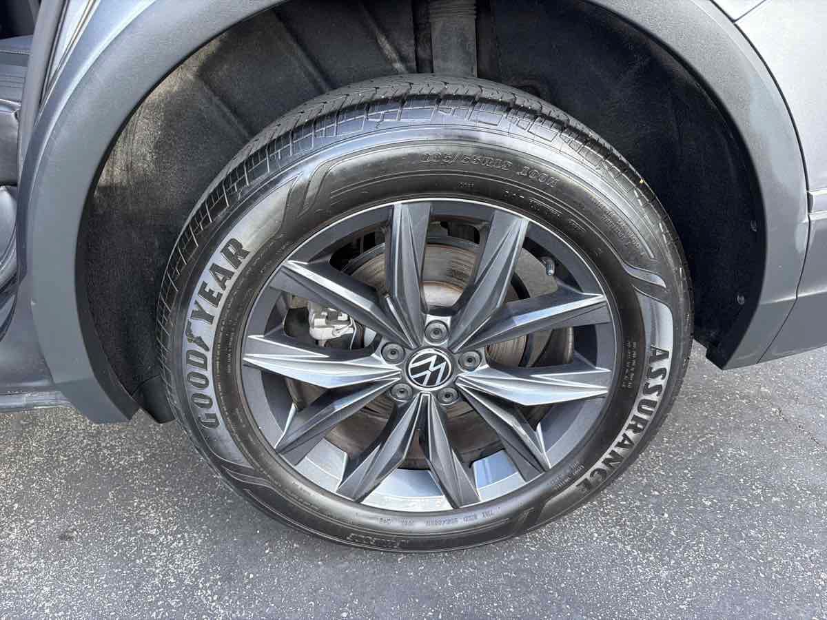 Used 2022 Volkswagen Tiguan SE FWD image 34