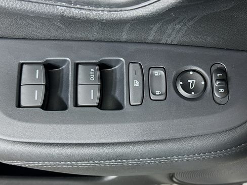 Used 2025 Honda HR-V LX image 15