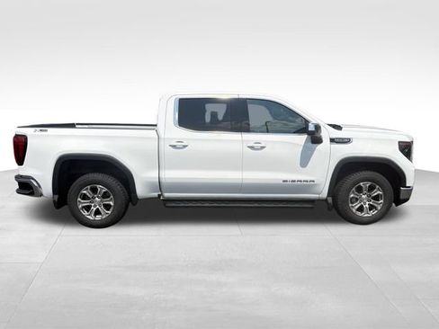 Used 2023 GMC Sierra 1500 SLE w/ X31 Off-Road Package AWD/4WD image 7