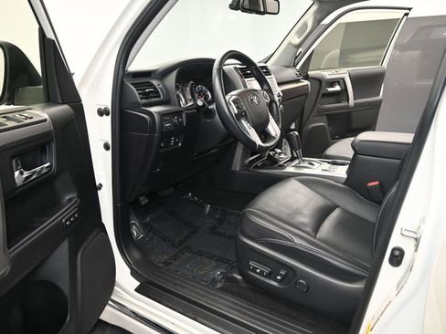 Used 2023 Toyota 4Runner Limited image 13