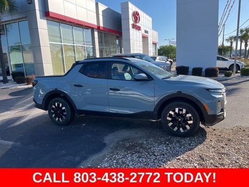 Used 2025 Hyundai Santa Cruz SEL FWD image 2