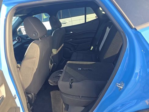 Used 2024 Chevrolet Trax RS FWD image 4