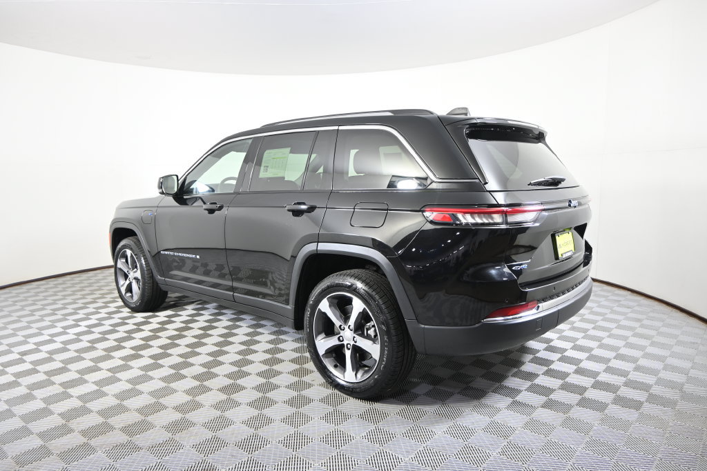 Used 2023 Jeep Grand Cherokee 4WD 4xe image 4