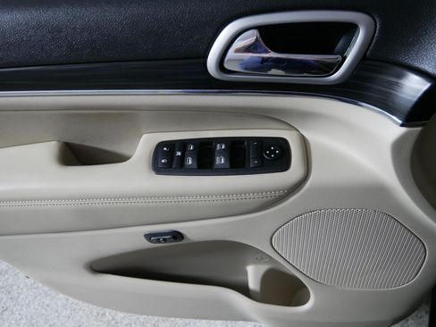 Used 2019 Jeep Grand Cherokee Limited AWD/4WD image 19