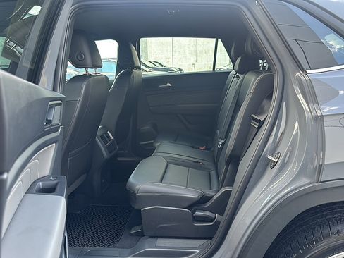 Used 2023 Volkswagen Atlas Cross Sport SE AWD/4WD image 19