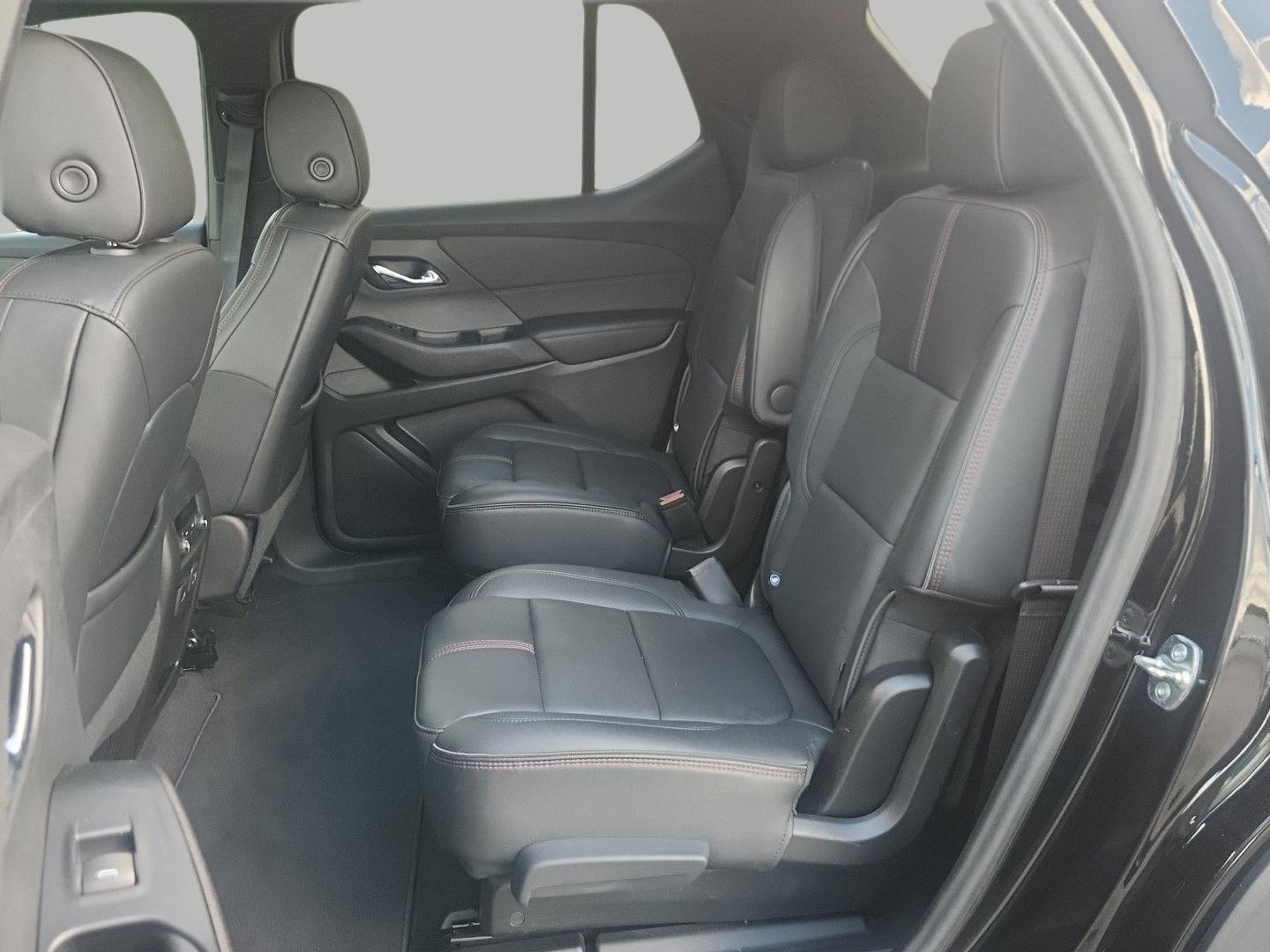 Used 2023 Chevrolet Traverse RS AWD/4WD image 13
