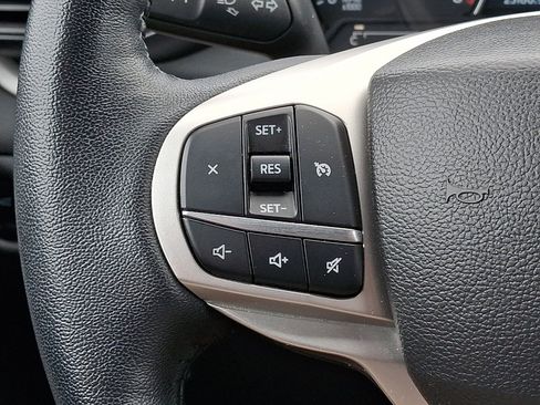 Used 2023 Ford Explorer XLT AWD/4WD image 19