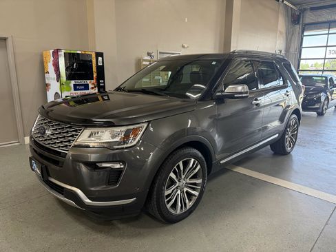 Used 2018 Ford Explorer Platinum AWD/4WD image 2