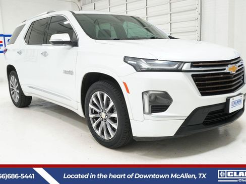 Used 2023 Chevrolet Traverse High Country FWD image 3