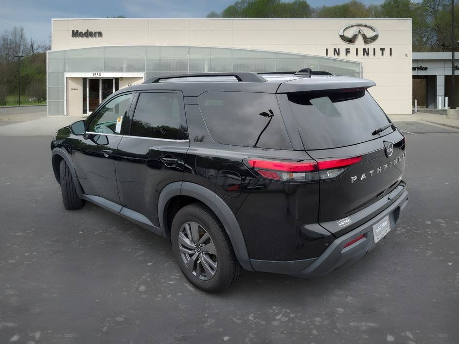 Used 2024 Nissan Pathfinder SV AWD/4WD image 5