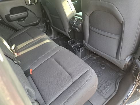 Used 2022 Jeep Wrangler Unlimited Sport AWD/4WD image 11