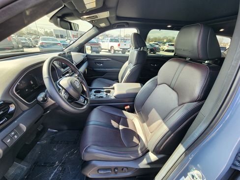 Certified 2025 Honda Pilot Black Edition image 21