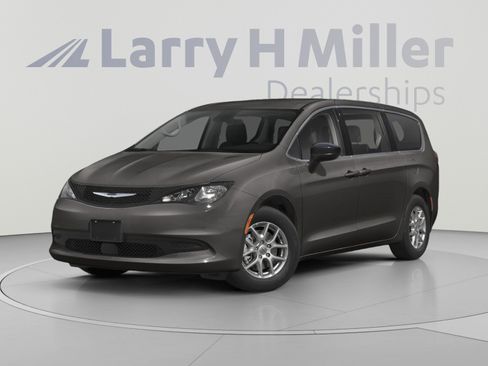 Used 2023 Chrysler Voyager LX FWD image 1
