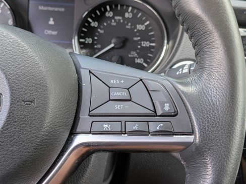 Used 2018 Nissan Rogue SL w/ Premium Package image 25