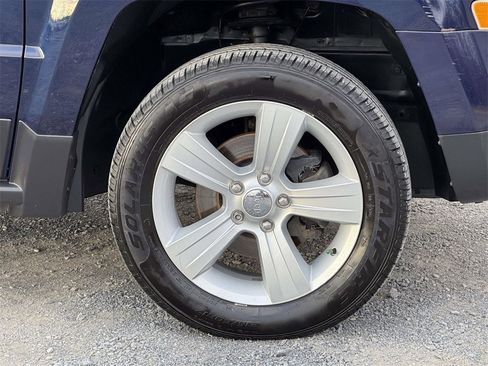 Used 2016 Jeep Patriot Latitude w/ Sun/Sound Group image 12