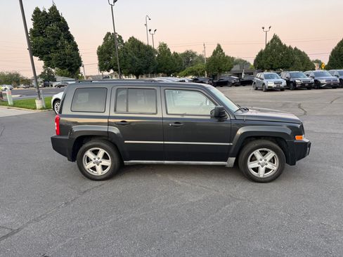 Used 2010 Jeep Patriot Sport w/ Tire & Wheel Group AWD/4WD image 6