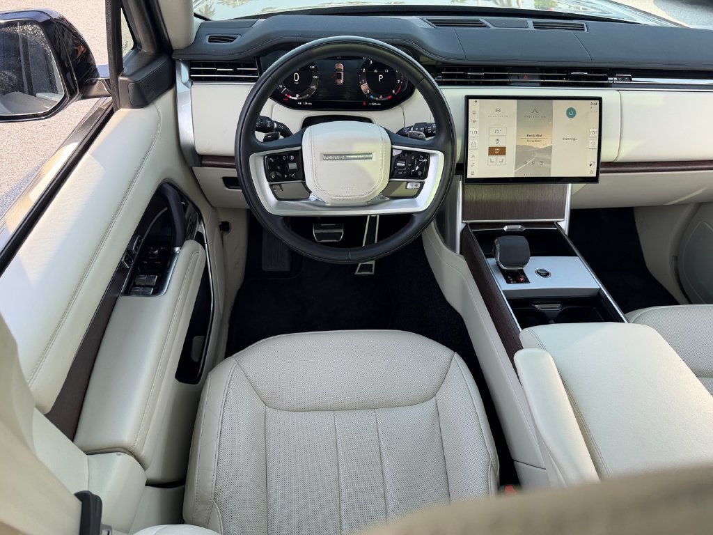 Used 2024 Land Rover Range Rover SE AWD/4WD image 13