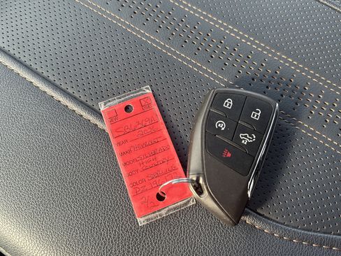 Used 2023 Chevrolet Silverado 1500 High Country w/ High Country Premium Package AWD/4WD image 31