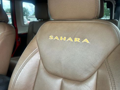Used 2015 Jeep Wrangler Unlimited Sahara w/ Connectivity Group AWD/4WD image 11
