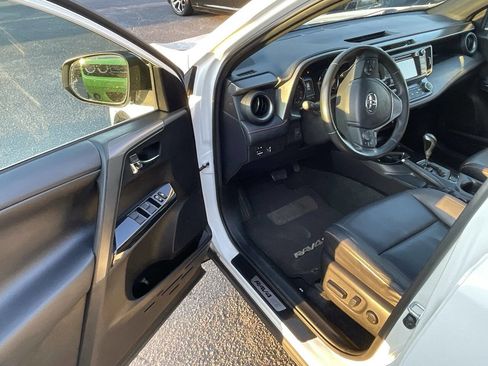 Used 2016 Toyota RAV4 SE image 10