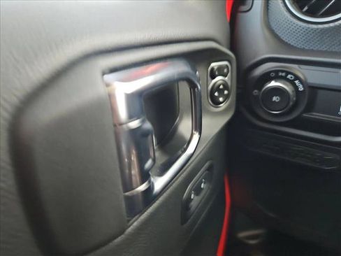 Used 2025 Jeep Wrangler Unlimited Rubicon AWD/4WD image 25