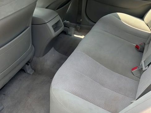 Used 2010 Toyota Camry LE image 5