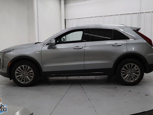 Used 2025 Cadillac XT4 Premium Luxury FWD image 6