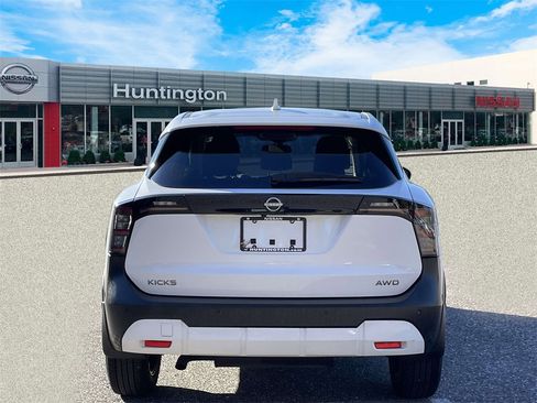 Certified 2025 Nissan Kicks SV image 6