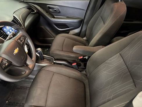 Used 2020 Chevrolet Trax LT FWD image 31