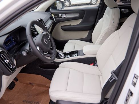 New 2026 Volvo XC40 B5 Plus w/ Protection Package Premier AWD/4WD image 17