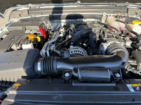 Used 2024 Jeep Gladiator Sport image 22