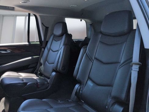 Used 2020 Cadillac Escalade Luxury RWD image 25