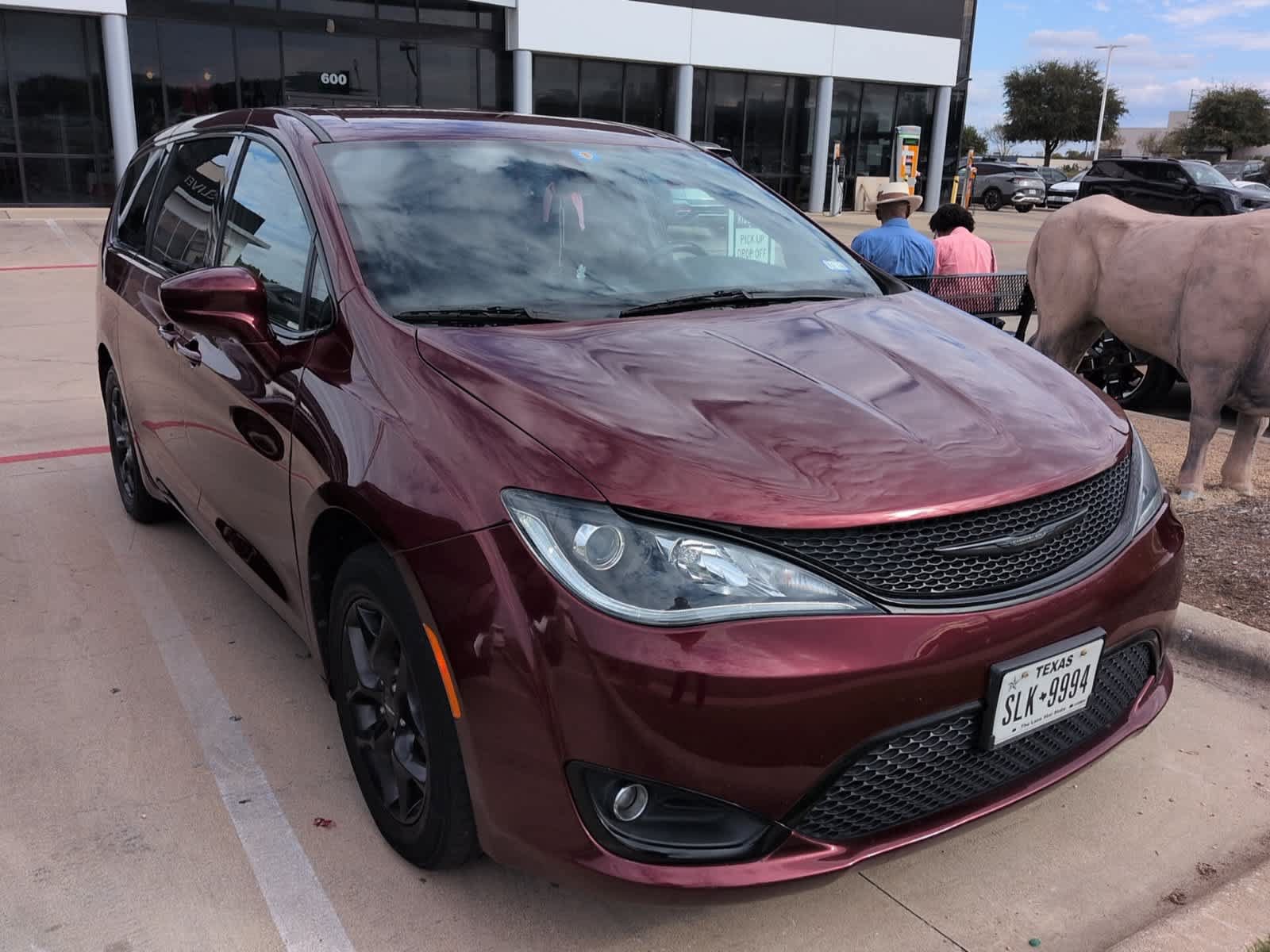 Used 2020 Chrysler Pacifica Touring w/ S Appearance Package FWD image 3