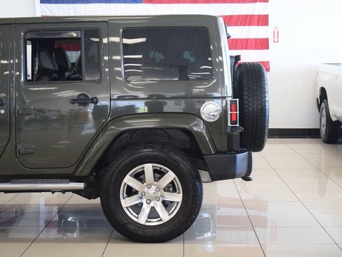 Used 2015 Jeep Wrangler Unlimited Sahara w/ Dual Top Group AWD/4WD image 20