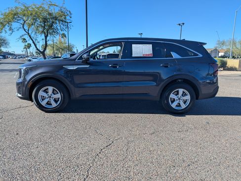 Certified 2025 Kia Sorento LX image 5