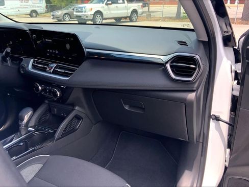 Used 2025 Chevrolet TrailBlazer LT w/ Convenience Package FWD image 19