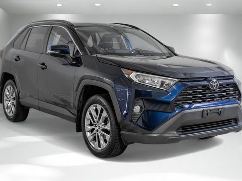 Used 2021 Toyota RAV4 XLE Premium image 8