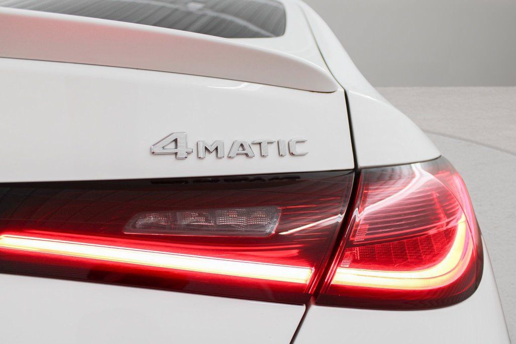 Used 2025 Mercedes-Benz GLC 300 4MATIC image 32