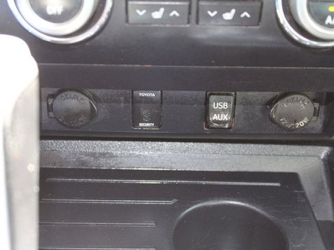 Used 2017 Toyota Tundra Limited image 27