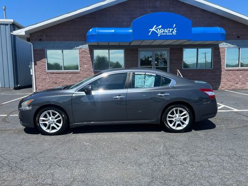 Used 2010 Nissan Maxima 3.5 S FWD image 2
