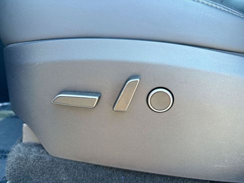 Used 2024 Tesla Model Y Long Range AWD/4WD image 4