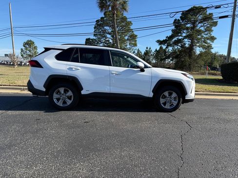 Used 2025 Toyota RAV4 XLE image 5