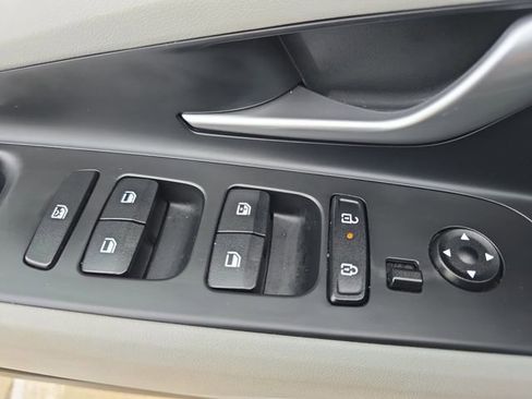 Used 2024 Hyundai Elantra Limited FWD image 28